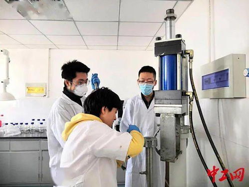 一线 360行 油化药剂师 攻克技术难关的实验人