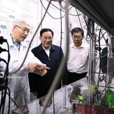 媒体关注|上海市委书记李强调研华东师大 寄语师生